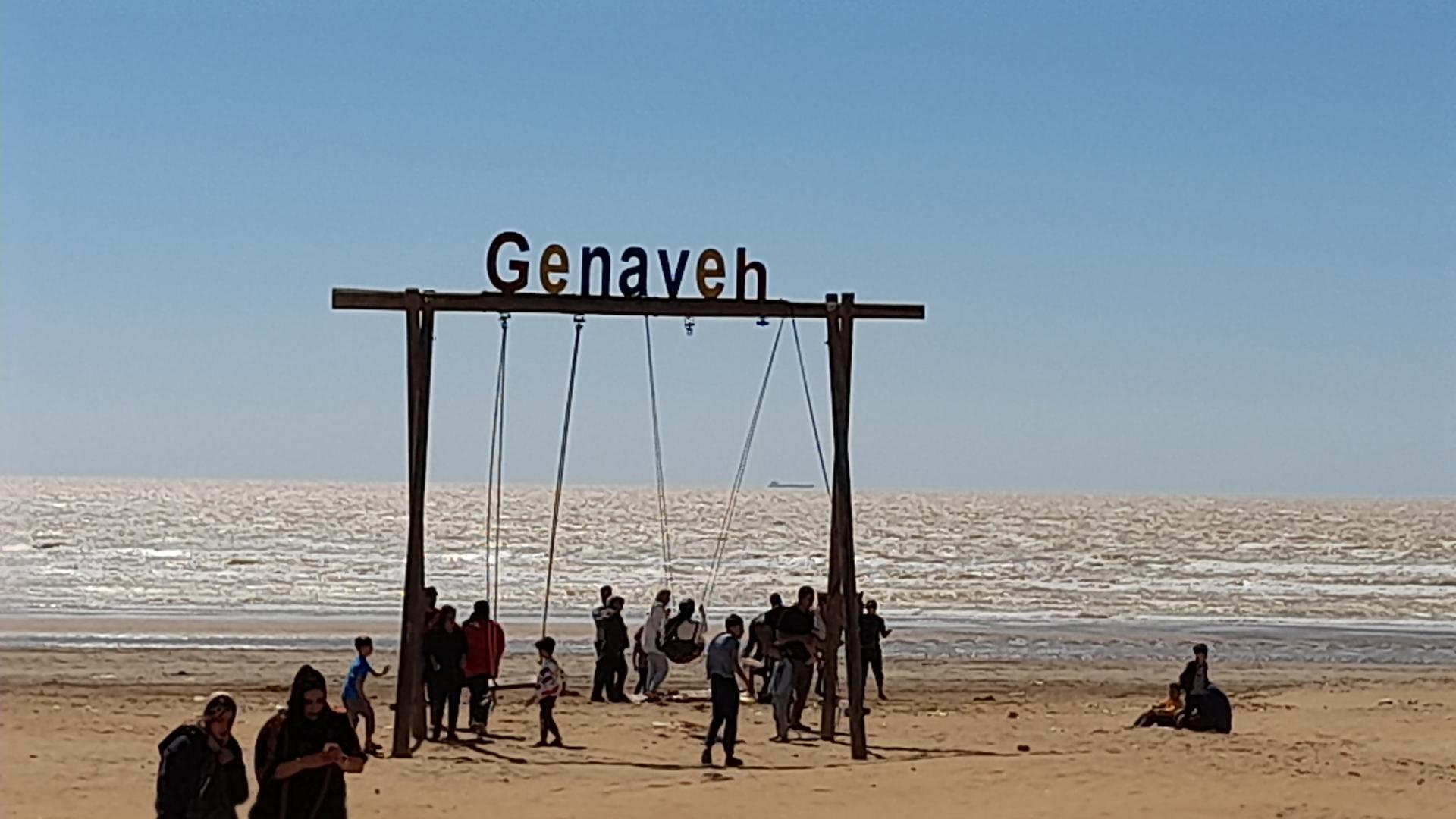 تجربه‌ای متفاوت روی آب‌های نیلگون خلیج فارس؛ پدل برد در گناوه